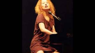 Tori Amos - Famous Blue Raincoat live