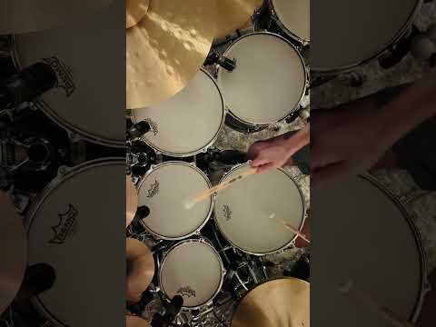 12 bar blues vignette looped.  #improvisedmusic #drums #drummer #creativedrumming