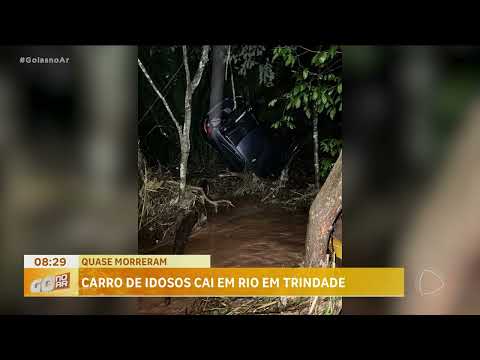 QUASE MORRERAM: CARRO DE IDOSOS CAI EM RIO EM TRINDADE