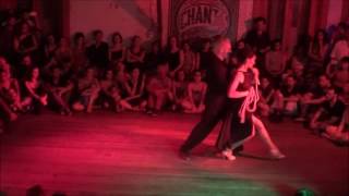 HUGO MASTROLORENZO & AGUSTINA VIGNAU Bailan en MILONGA CHANTA 4   "Amarrados " 1/4