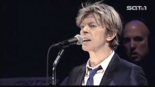 David Bowie &quot;- I&#39;m Afraid Of Americans -&quot; Live Berlin 2002 [HD 720p]