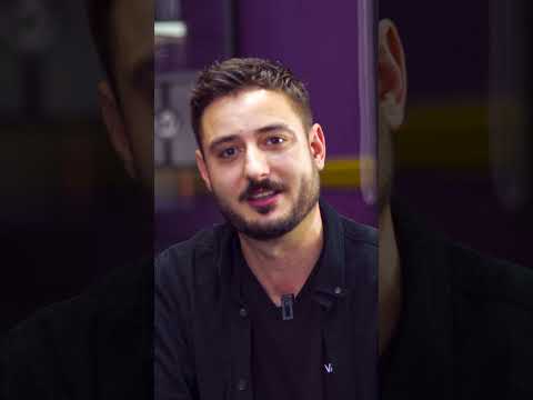 Here we have @stefan.catalin.druga working on a portrait  for his client at @vividinkmoseley💜⚡️