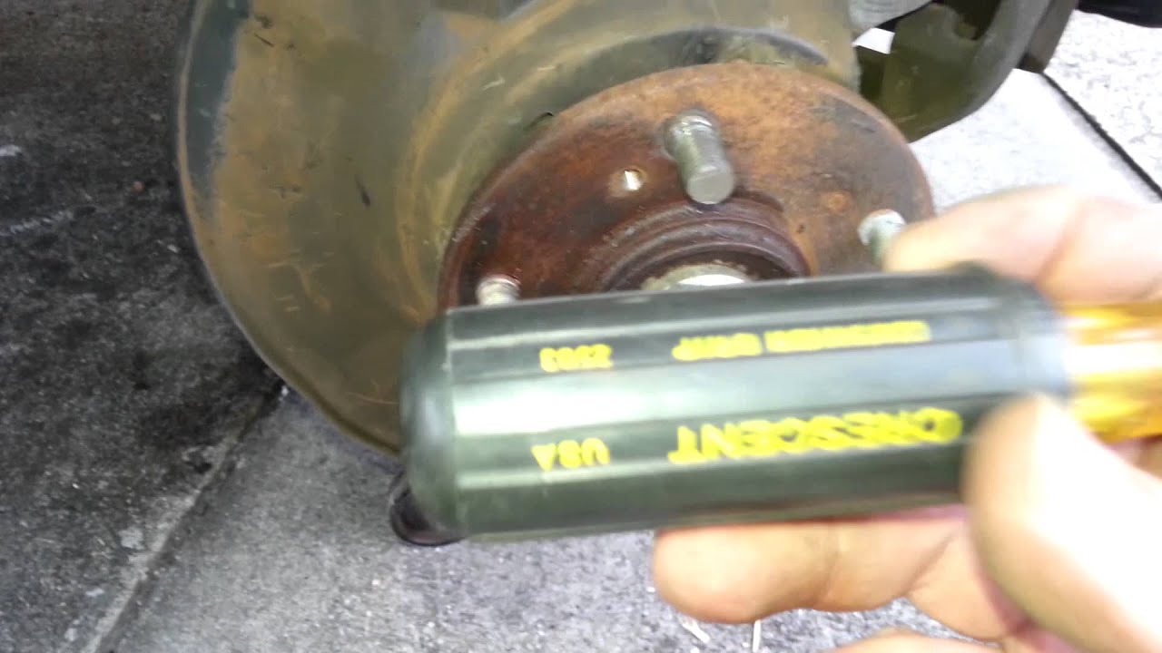 How to replace lug nuts on Honda CRV