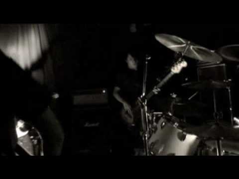 アルカラ　「振り返れば奴が蹴り上げる」PV