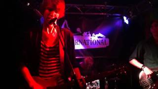 The Mad Sweepers 'Good Feeling In My New Nikes' - Live for Abstract @ L'International (18-08-2011)