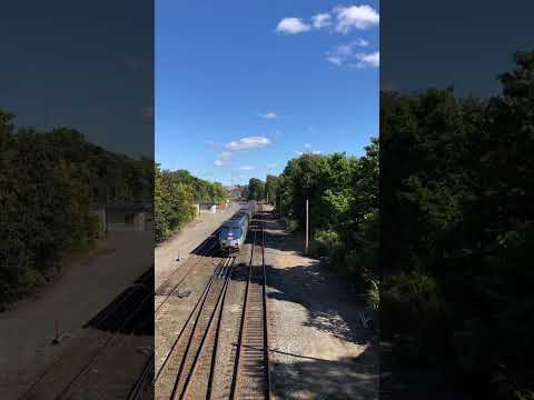 Amtrak 448 does a shave and haircut with 46 behind! #railfan #train #massachusetts #class #youtube