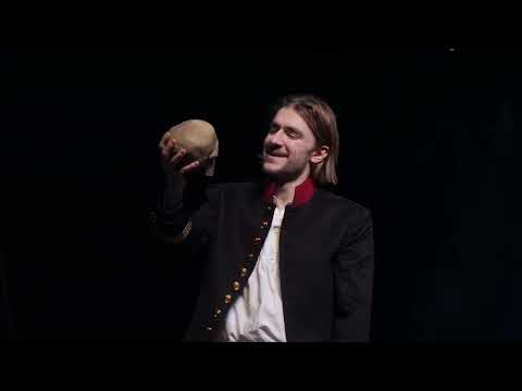 «Гамлет» вне времени: шекспировская трагедия в современном прочтении на сцене Приморского театра.