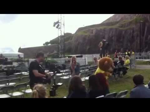 Klipp fra lydprøven til Vennebyen på Allsang på Grensen.