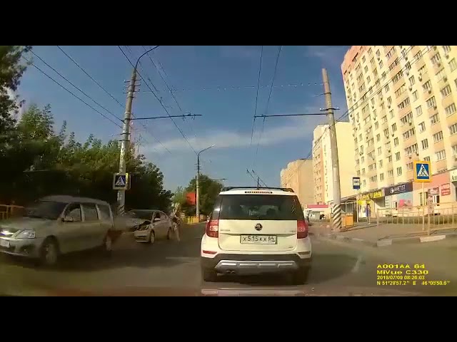 Убедился, что пропускают, и пошел по пешеходному переходу