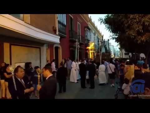 Santa Elena procesionó en una tarde de sol en la que el viento sopló fuerte