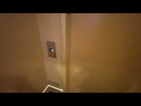 Epic Motor! 1996/1997 Schindler 300A Hydraulic Elevator - Inn at Port Gardner - Everett, Washington