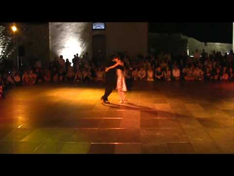  Agustina Berenstein  and  Julio Balmaceda  are  dancing  to  the  vals  "  Sin Rumbo Fijo  "  by  Orquesta Típica Victor