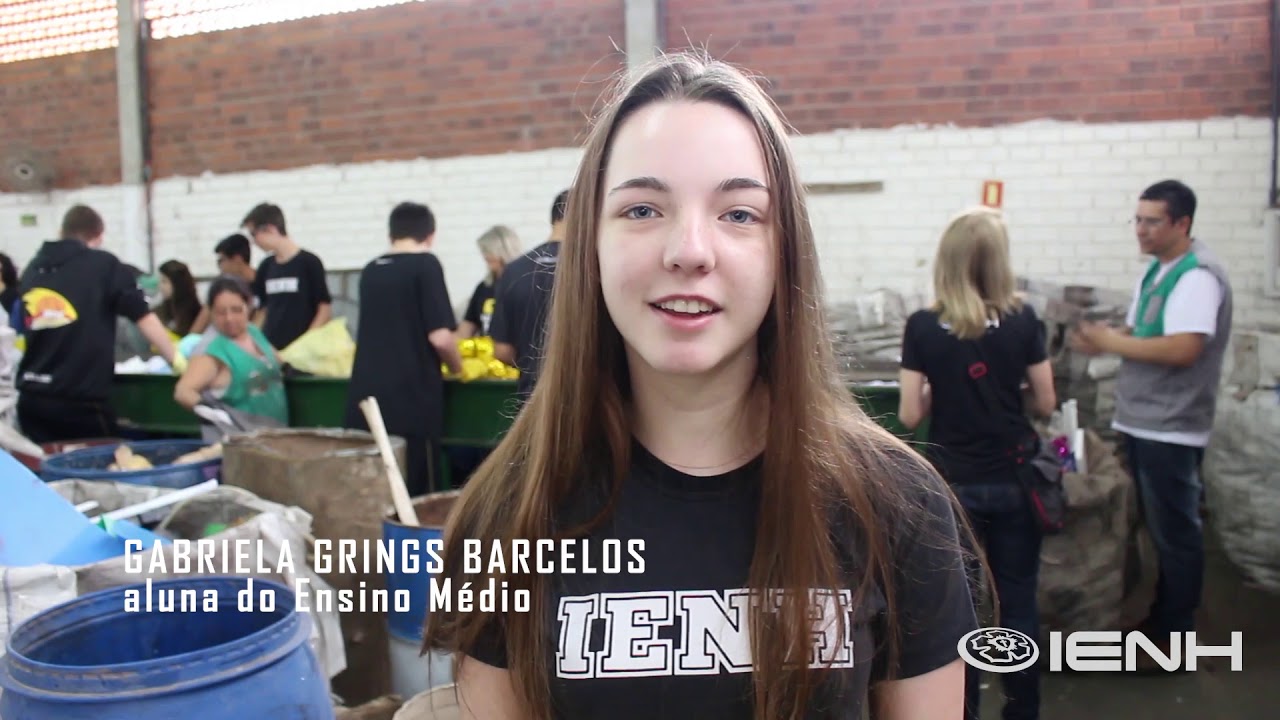 Central de reciclagem é sala de aula para os alunos do Ensino Médio