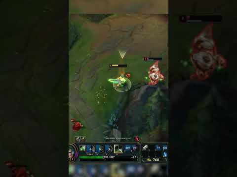 This 14 year old has insane reaction speed + riven mechanics #shorts