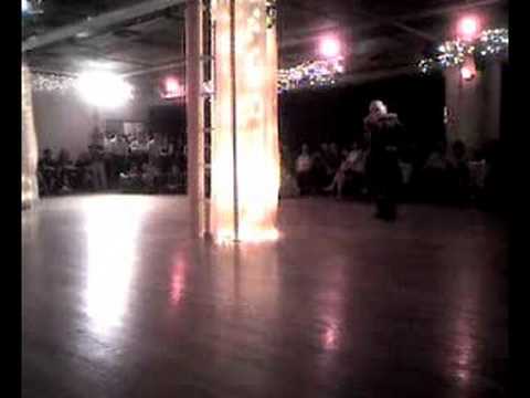  Tete Pedro Rusconi  and  Mariana Fresno  are  dancing  to  a  vals  in  2008