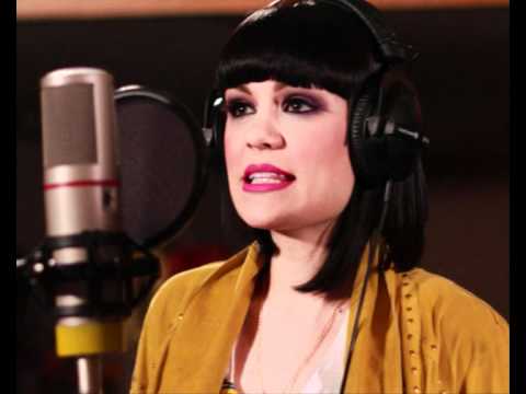 Jessie J - Young Blood (Radio 1 Live Lounge)