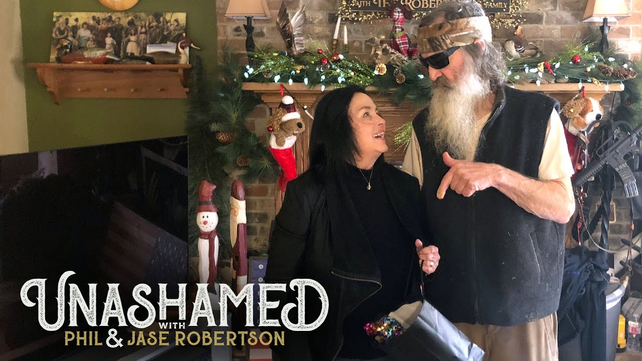 Ep 203 | Phil Robertson's Incredible Gift for Miss Kay, Jase Messes with Missy & Hunting Is Biblical | Ep 203