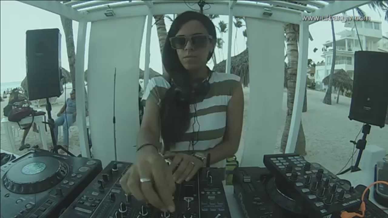 Brenda M - Live @ Soles Bar- Bávaro 2015