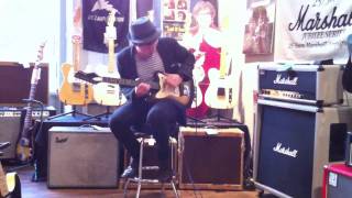 Video thumbnail for Vintage 1966 Harmony Bobkat H15 by Emerald City Guitars