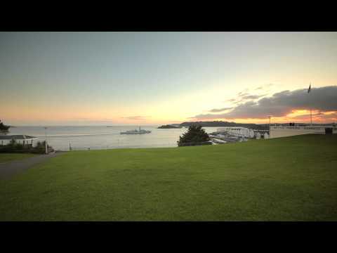 Plymouth Hoe, HMS Argyll in Plymouth Sound, Devon, UK