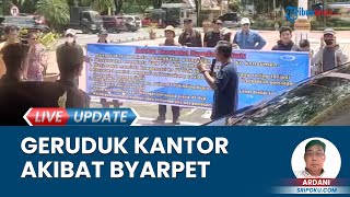 Listrik Kerap 'Byar Pyet' Warga Geruduk Kantor Bupati Muara Enim, Keluhkan Pelayanan PT PLN