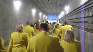 preview picture of video 'Green bay packers ambassadors approaching Lambeau field through the tunnel'