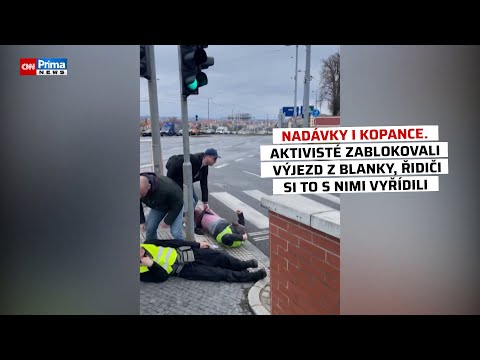 Nadávky i kopance. Aktivisté zablokovali výjezd z Blanky, řidiči si to s nimi vyřídili