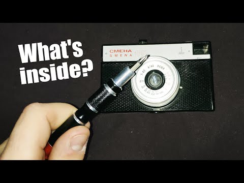 What's inside an old vintage camera Smena 8m?