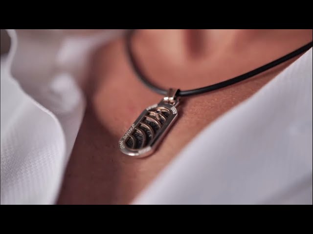 Vídeo relacionado con Maserati Collar para Hombre en Acero, Zafiros Sostenibles, Colección Sapphire - JM334AXO05