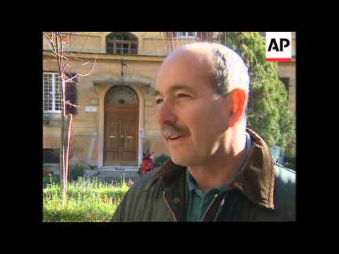 ITALY: LAMBERTO DINI CONSIDERS OPTIONS