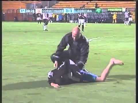 Deficiente Físico invade o Campo no Jogo Corinthians 5 x 1 Coritiba  Brasileirão 2012 10/11/12