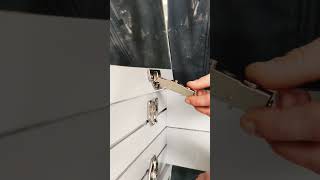 Download lagu Clipping/unclipping your cabinet door hinge mp3