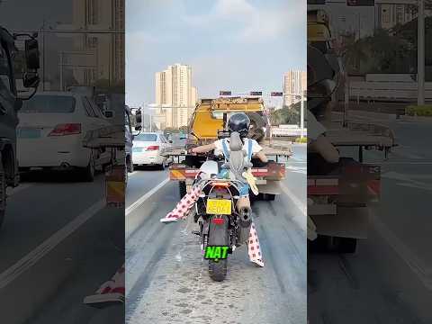 Cô Gái Này Đã BỊ Bắt Nạt Vì Thường Xuyên Đi 1 Chiếc Xe Nhỏ