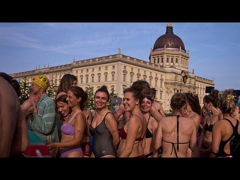 Video Thumbnail: Watch: Mass swim in Berlin calls for end to Spree River ban