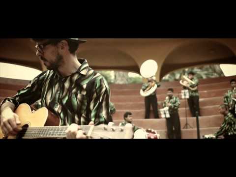 Como Un Amigo - Torreblanca (Official Music Video)