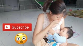 Download lagu Breastfeeding Vlogs/ New baby breastfeeding Vlog / Single Mom And Baby Breastfeeding In The Kitchen mp3