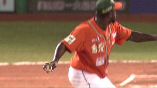 Re: [分享] 石翔宇擋不住林泓育的球 田澤純一BS