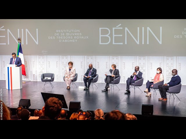 Visite de Emmanuel MACRON, Président de la France, à l'exposition des 26 trésors royaux du Bénin à Paris