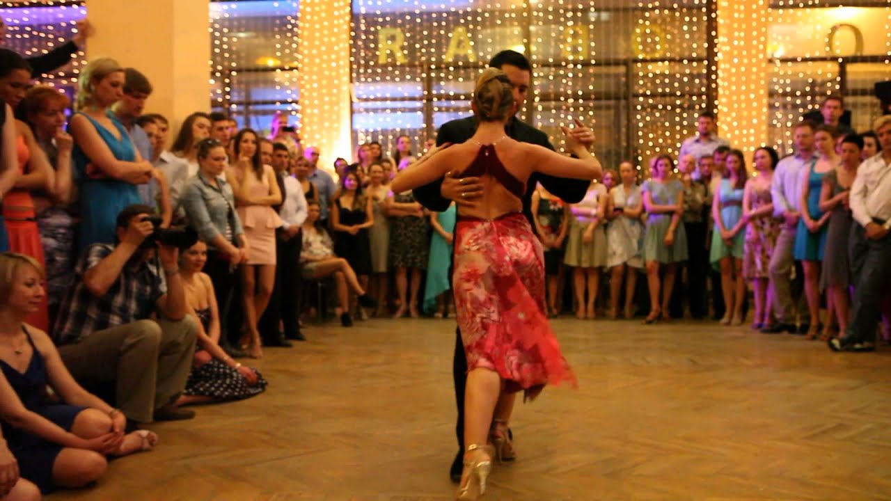 Video thumbnail for Javier Rodriguez & Noelia Barsi 4/4 Milonga "El Calor"