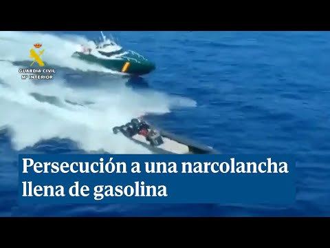 Persecución de una lancha repleta de gasolina para suministrar a los narcotraficantes de Andalucía