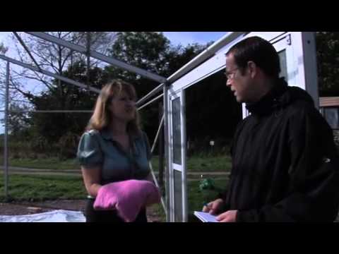 En liten improviserad video jag gjorde med några andra människor. Helt improviserad, och inspelad på en timme. I denna video spelar jag: Carl the protester. 