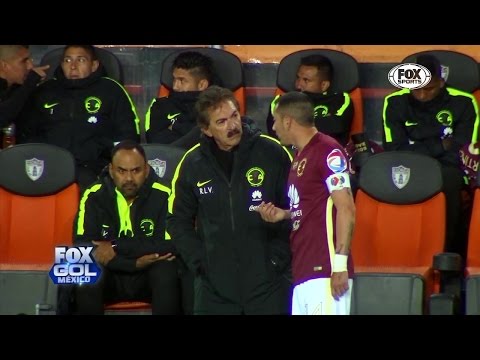 ¿Cómo se comporta La Volpe durante un partido?