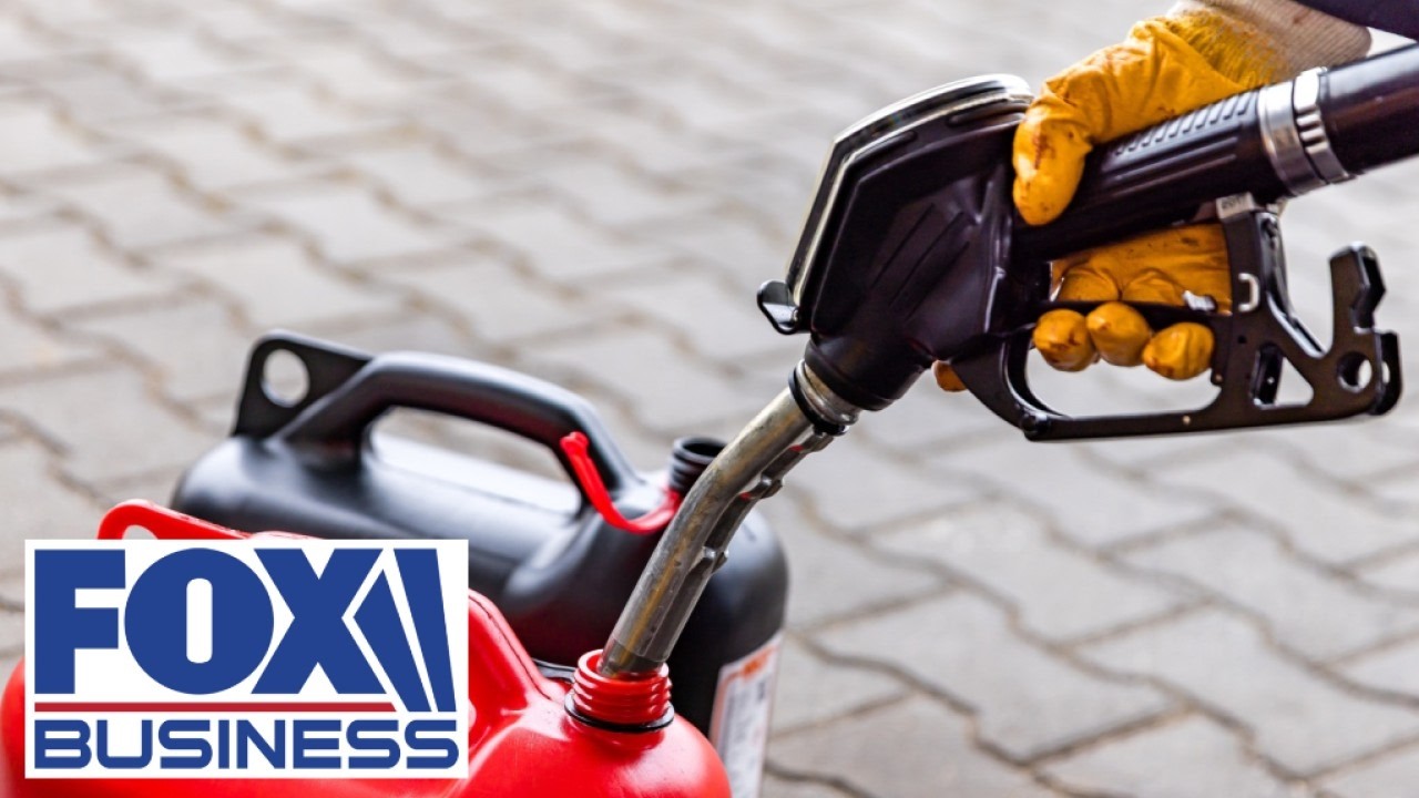 Consumers REALLY NOTICE the price at the gas pump, former commerce secretary says