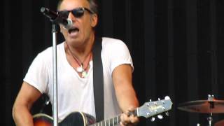 Bruce Springsteen - &quot;Growing Up&quot;, Live, acoustic pre-concert performance. Paris, 29th June 2013