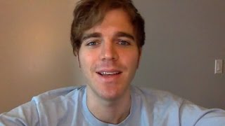 YouTuber Shane Dawson Says He's Bisexual in Emotional Video!