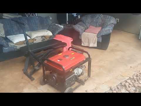 Elektriese donderstorms veroorsaak kragonderbrekings en skade.