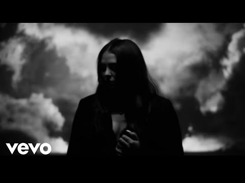 Kiki Rowe - No Favours (Official Video)