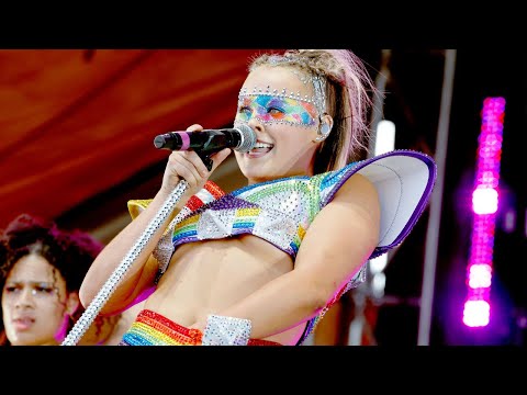 JoJo Siwa - KARMA (Live at Miami Pride 2024)