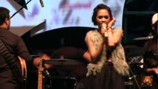 Andien - Tentang Aku @ JJF 2012 [HD]