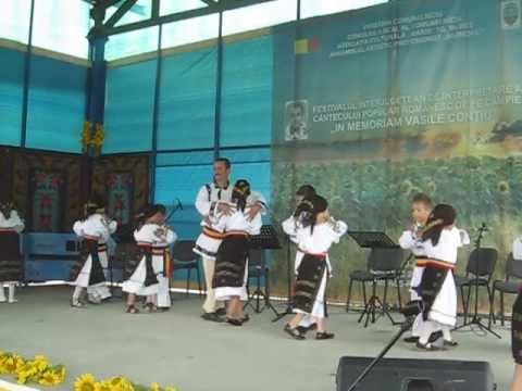 34 - Festivalul folcloric Vasile Contiu - Ansamblul Mugurelul - Sancraiu de Mures - MVI 4329